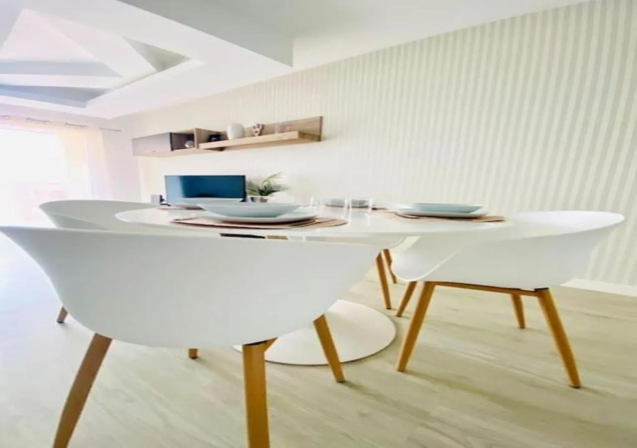 Enjoy Sunsets At Fully Equipped 2Br Oceanside View By Aqua Vista Tenerife アデヘ 0*,  スペイン